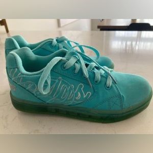 SKECHERS HEELYS, YOUTH SIZE 6, EUC